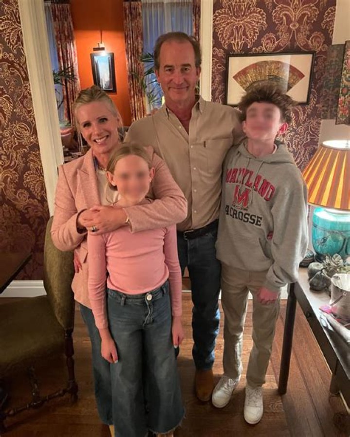 
Does Scarlette Douglas Children? Who Is Her Husband: Is She Married? Family And Net Worth 